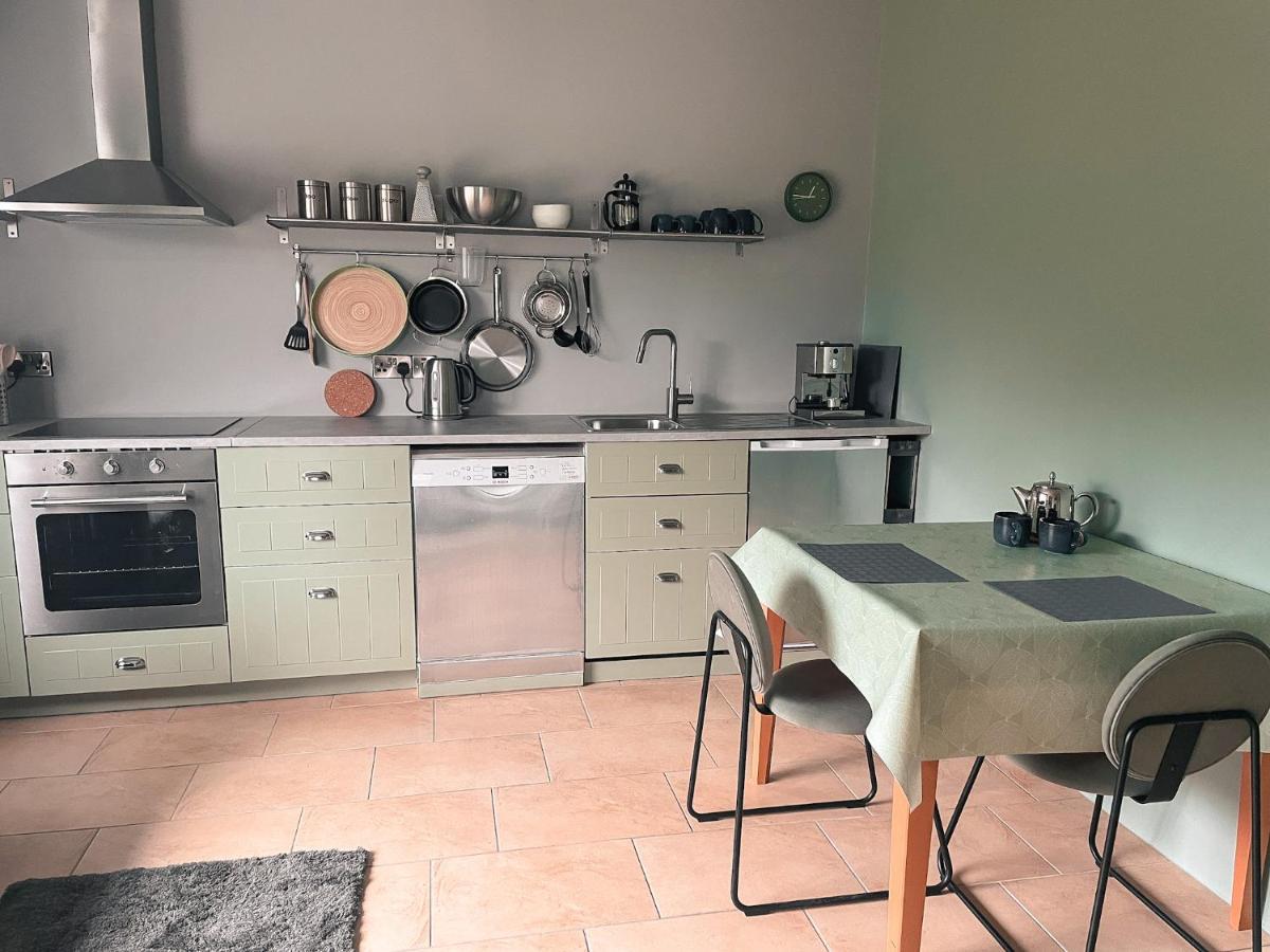 The Blue Door Apartment Cahersiveen Bagian luar foto