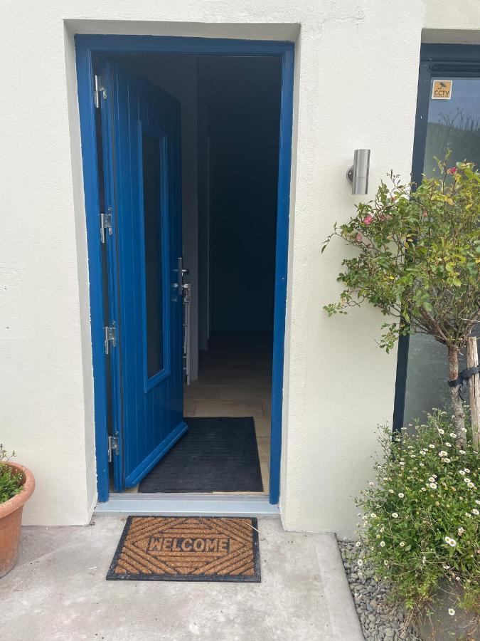 The Blue Door Apartment Cahersiveen Bagian luar foto